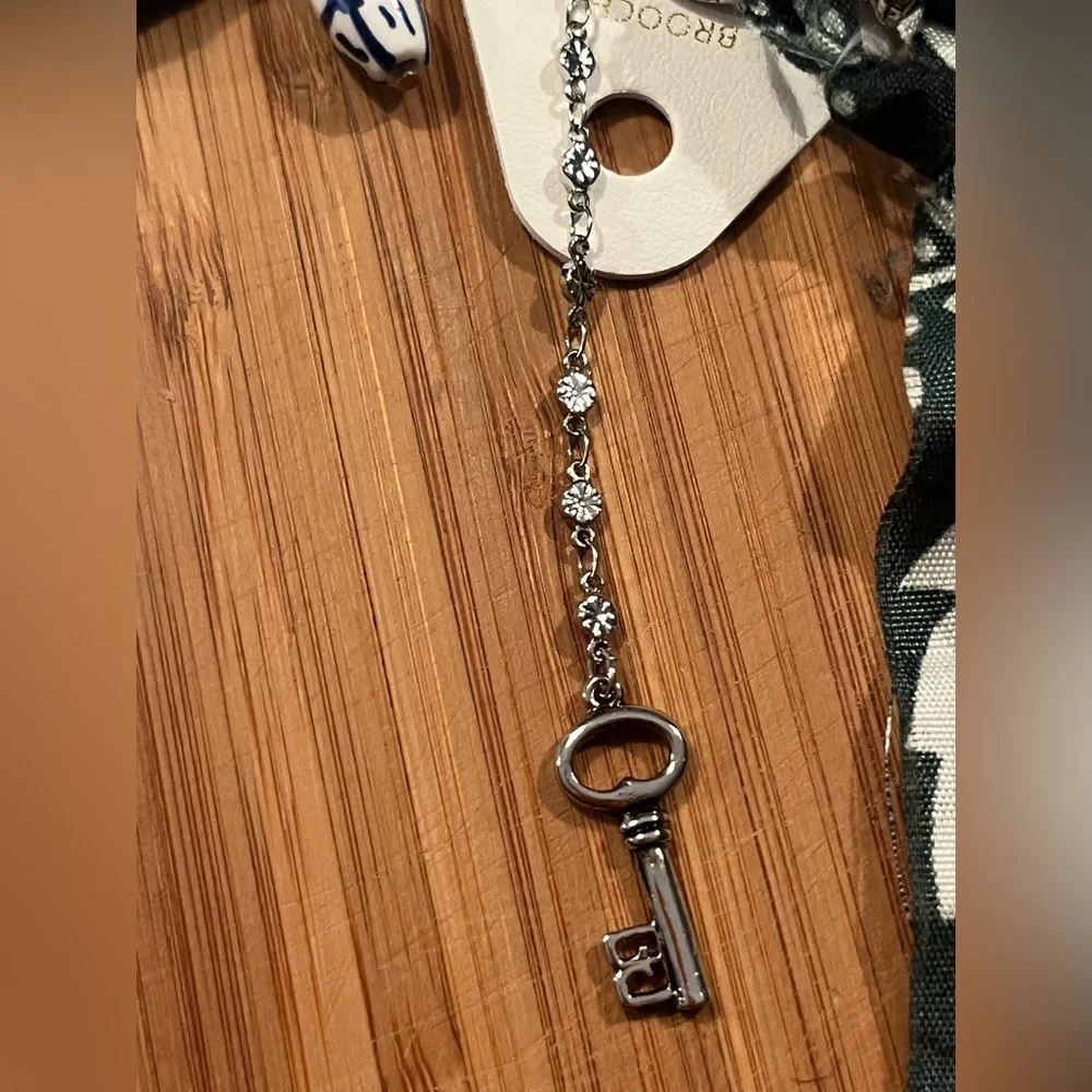 NWT Free People Treasure Me Brooch